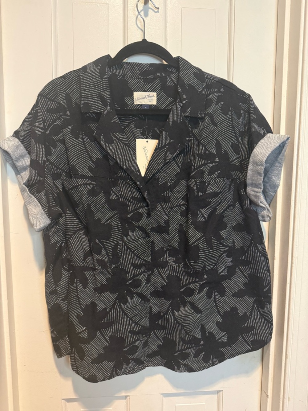 NWT Universal Thread Black Floral Button-Down Camp Shirt style w/Palm Trees-XL